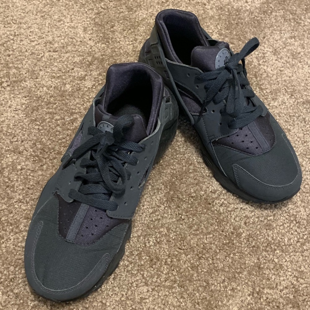 NIKE Hurache Sneakers